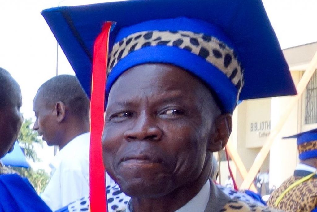 Picture of Prof. Dudu Akaïbe
